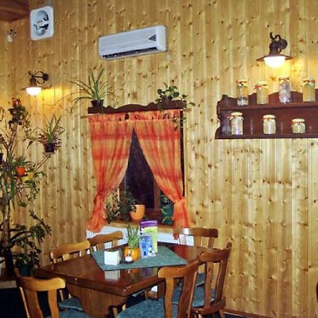 Restaurace A Penzion U Vladaru Mikulášovice Dış mekan fotoğraf